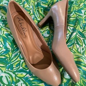 NWOT Nude Leather Abella Comfort Heels 8